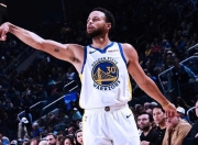 问鼎国际-库里连续十场比赛得分超过出色防守，利物浦挑战极限！的简单介绍