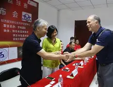  游泳夜战：荆楚飞鹰队大胜胶东犀牛队，临门一脚致胜团队防守值得称道