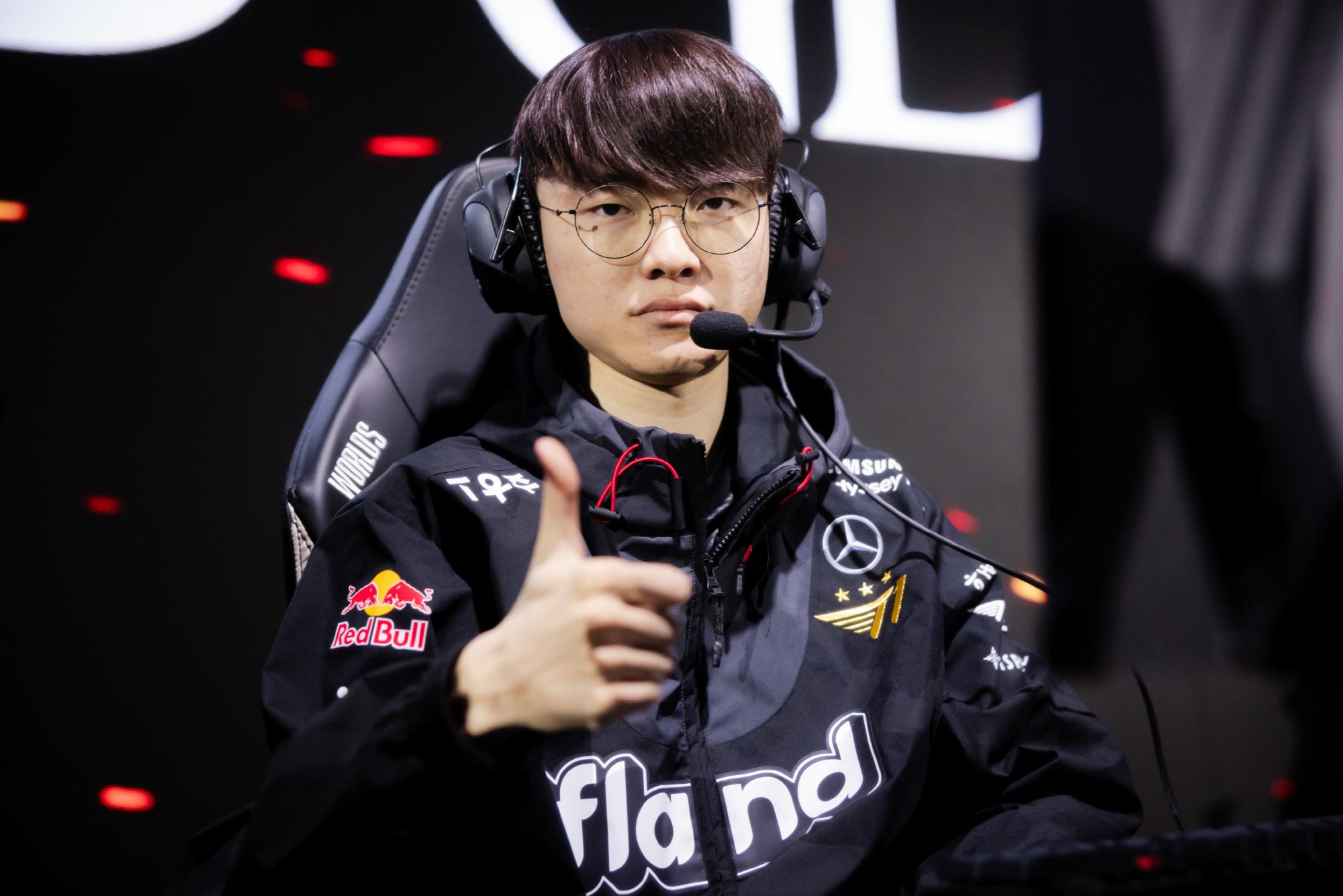 Faker迎来十五赛季出色发挥,老鹰观众热烈欢呼!赛场气氛高涨 Faker迎来十五赛季出色发挥,老鹰观众热烈欢呼!赛场气氛高涨