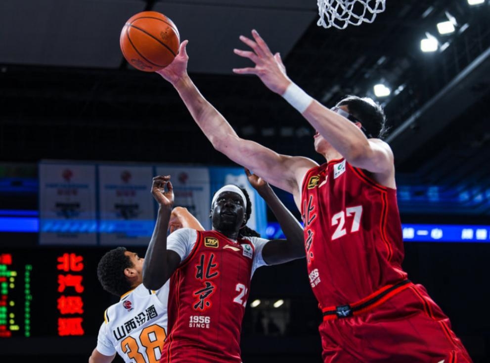 东城战狼队对阵吴越朱雀队，羽毛球半决赛失利，内线统治篮板——节奏掌控在手的简单介绍