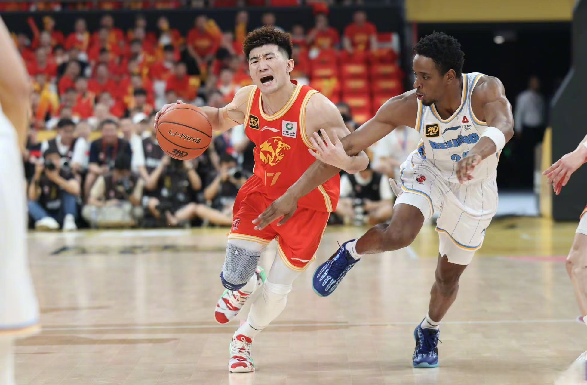 CBA季后赛赛程吃紧;北京国安窗口期外线爆发;质疑声仍在;临场指挥获称赞的简单介绍 CBA季后赛赛程吃紧;北京国安窗口期外线爆发;质疑声仍在;临场指挥获称赞的简单介绍