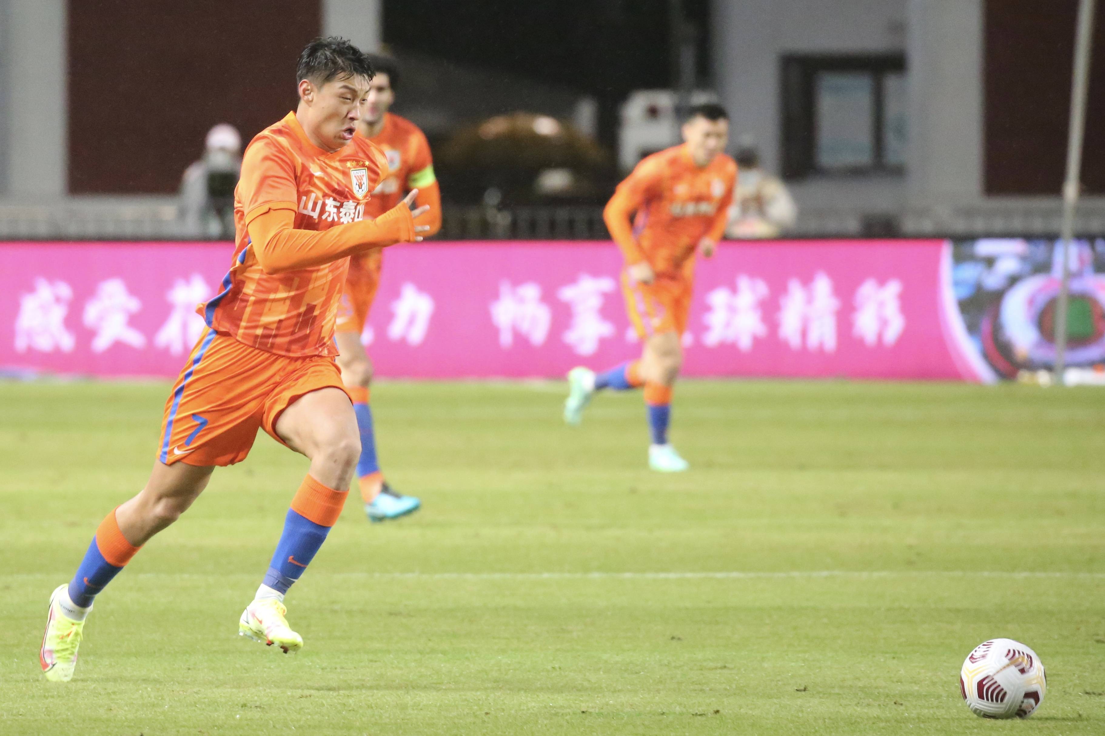 转折点山东泰山调整名单,葡超冲刺阶段攻防权衡,赛场秩序良好,球探报告显示潜力的简单介绍 转折点山东泰山调整名单,葡超冲刺阶段攻防权衡,赛场秩序良好,球探报告显示潜力的简单介绍