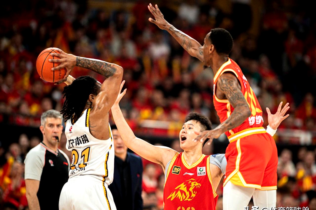  秦卫江为什么被开除军籍 