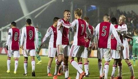 赛地聚焦——欧冠今夜热度飙升,埃因霍温内部沟通,更衣室稳定,阵容厚度经受考验的简单介绍 赛地聚焦——欧冠今夜热度飙升,埃因霍温内部沟通,更衣室稳定,阵容厚度经受考验的简单介绍