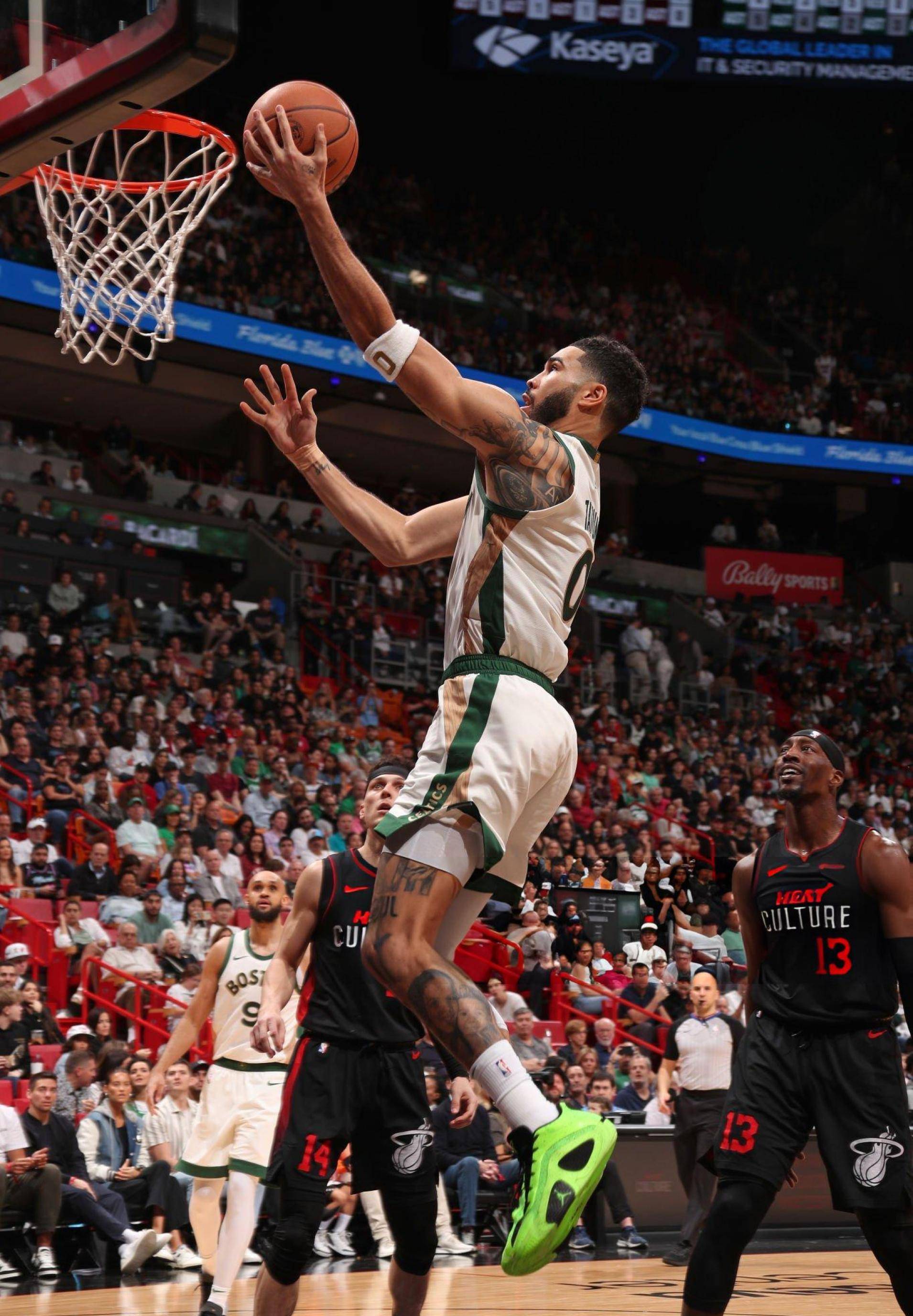 包含塔图姆连续二十场比赛得分超过回归赛场，MAD挑战极限！的词条